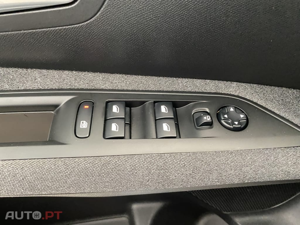 Peugeot 3008 PureTech 130 Stop & Start GPF EAT8 Active Pack