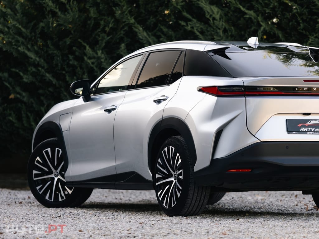 Lexus RZ Premium