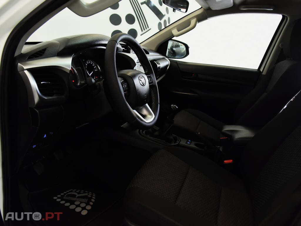 Toyota Hilux 2.4 D-4D 2WD CD CM