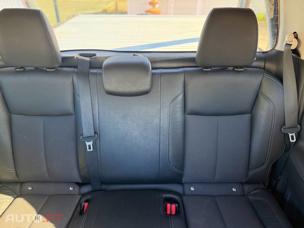 Nissan Navara 2.3 dCi CD 4WD N-Guard Auto