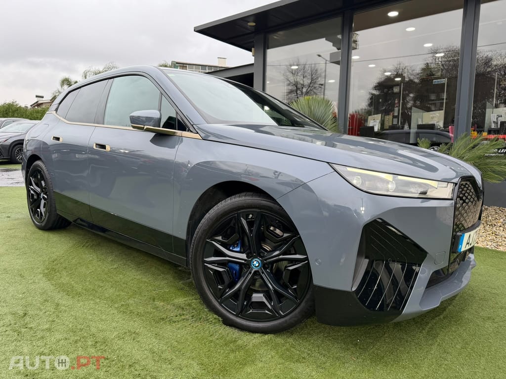 BMW iX xDrive 40 Pack Desportivo
