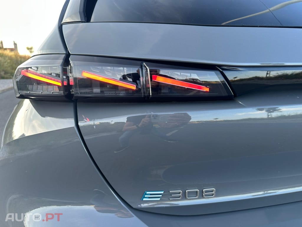 Peugeot E-308 54 kWh GT