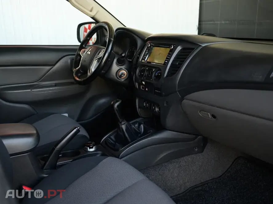 Mitsubishi L200 2.4 DI-D CD Invite Space Cab 3L 4WD