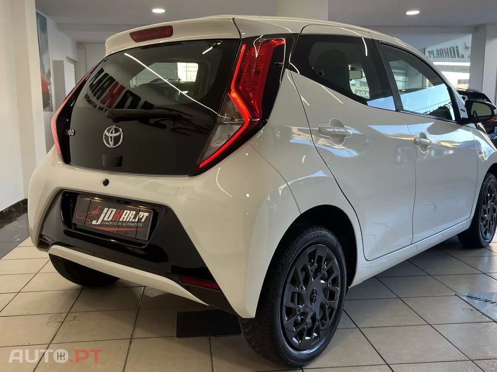 Toyota Aygo X Black&White