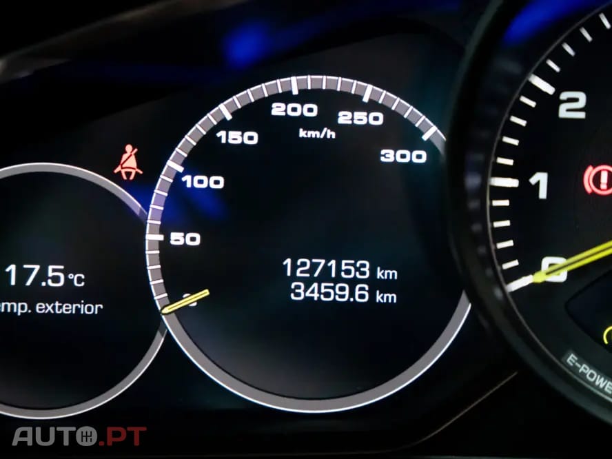 Porsche Panamera 4 E-Hybrid Platinum Edition