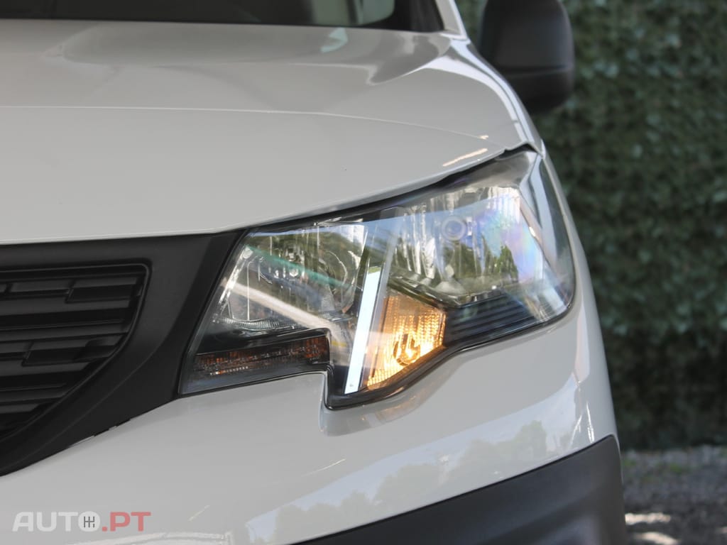 Peugeot Partner PRO STANDART 3 LUGARES / IVA DEDUTÍVEL