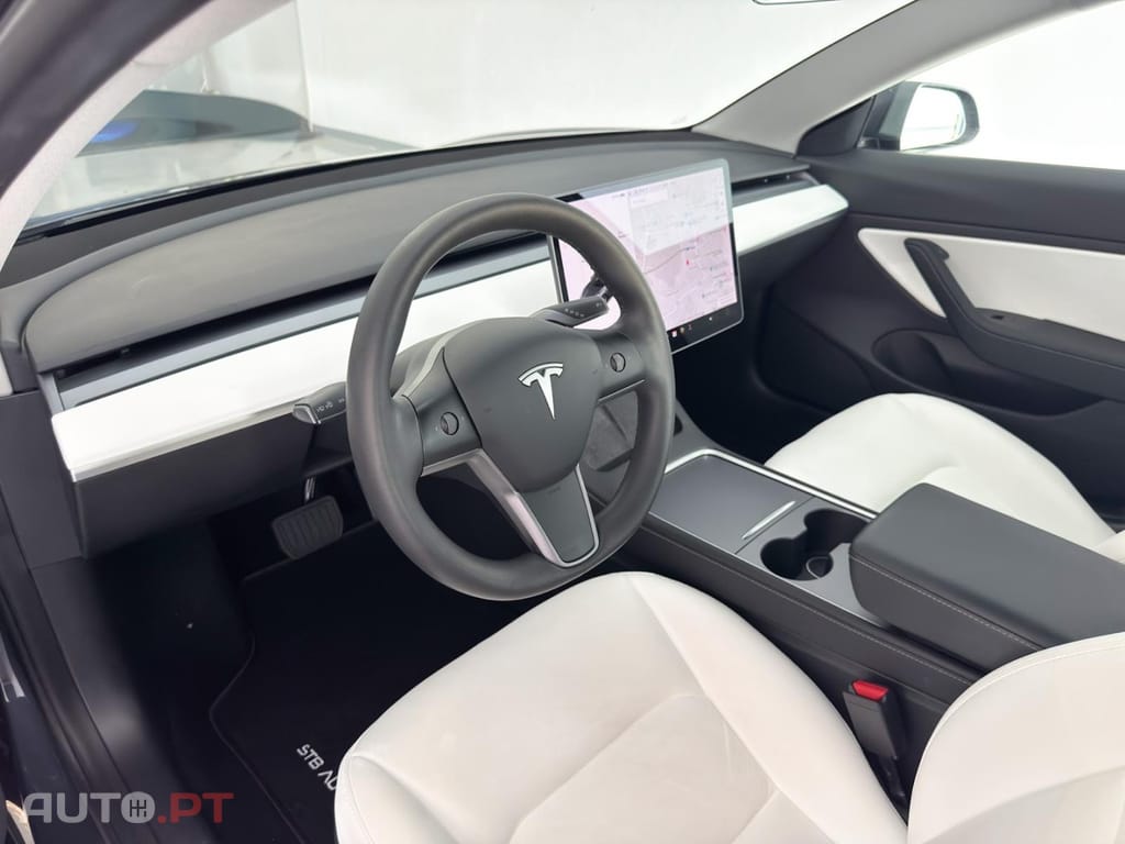 Tesla Model 3 RWD PLUS AUTO