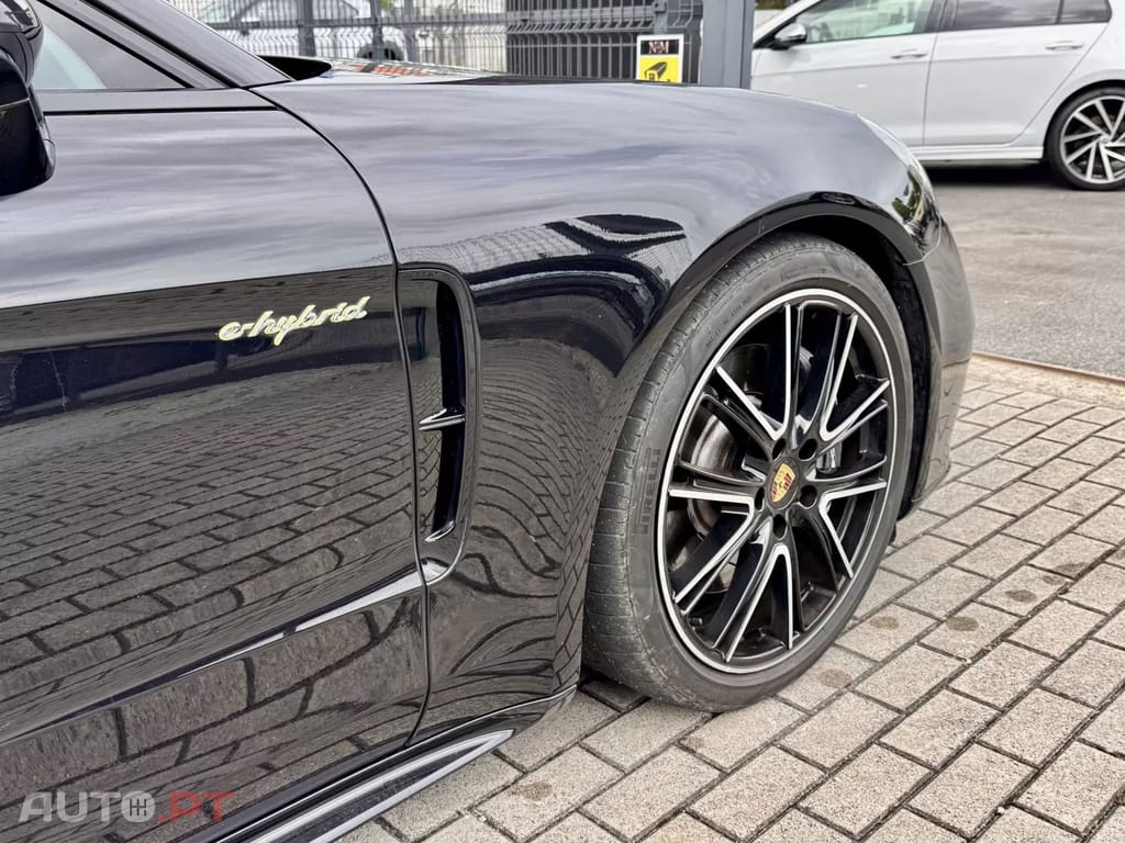Porsche Panamera 4 E-Hybrid