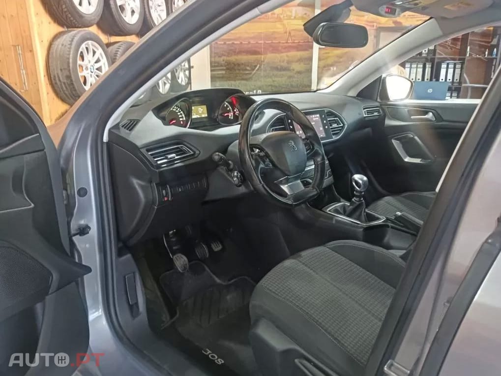Peugeot 308 1.2 PureTech Active J17