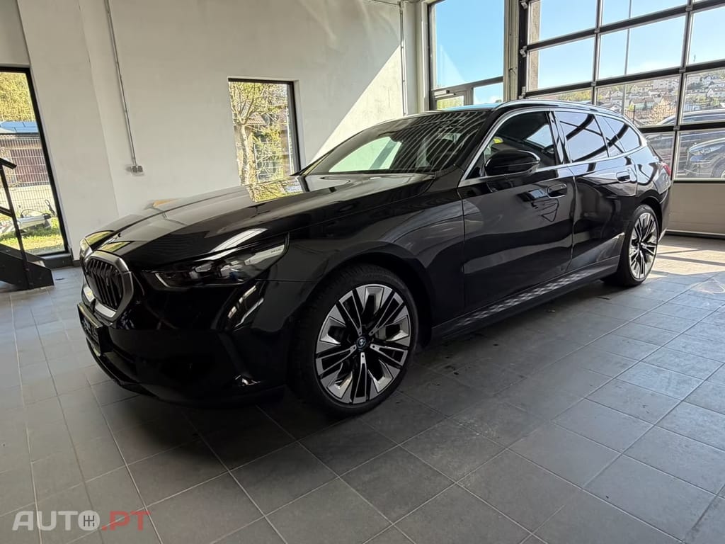 BMW i5 Touring eDrive40