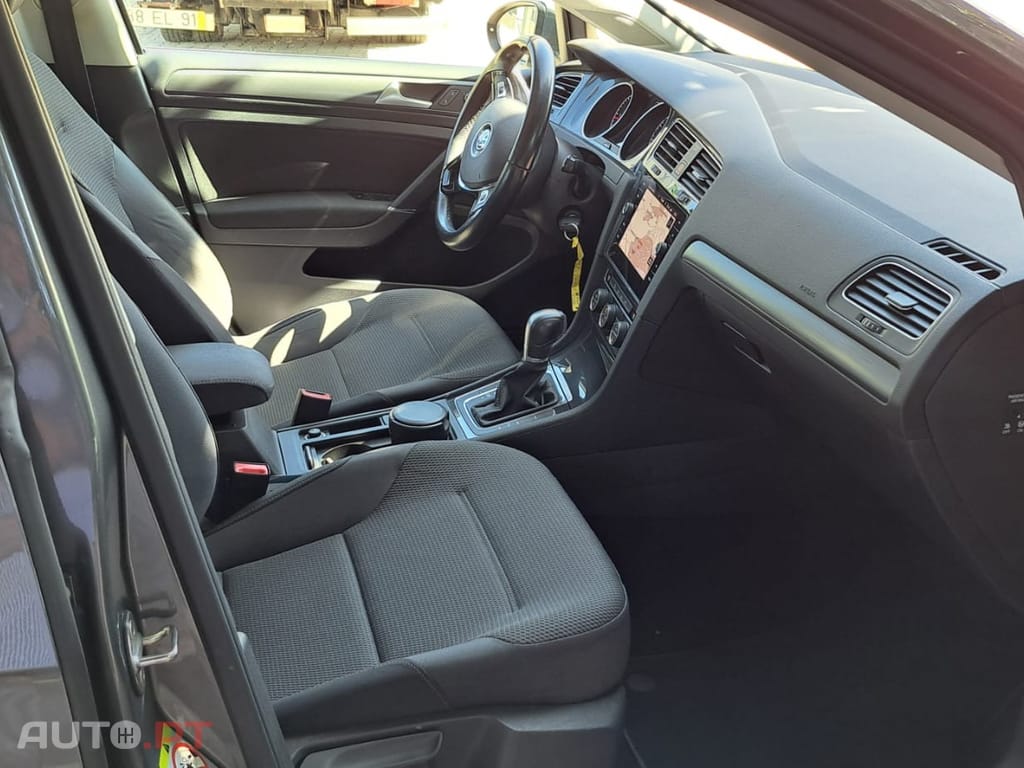 Volkswagen Golf 1.6 TDI Confortline DSG