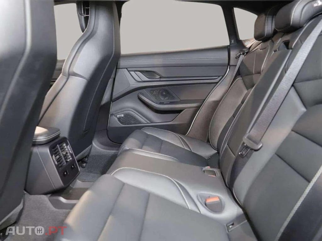 Porsche Taycan I.V.A DEDUTÍVEL Turbo