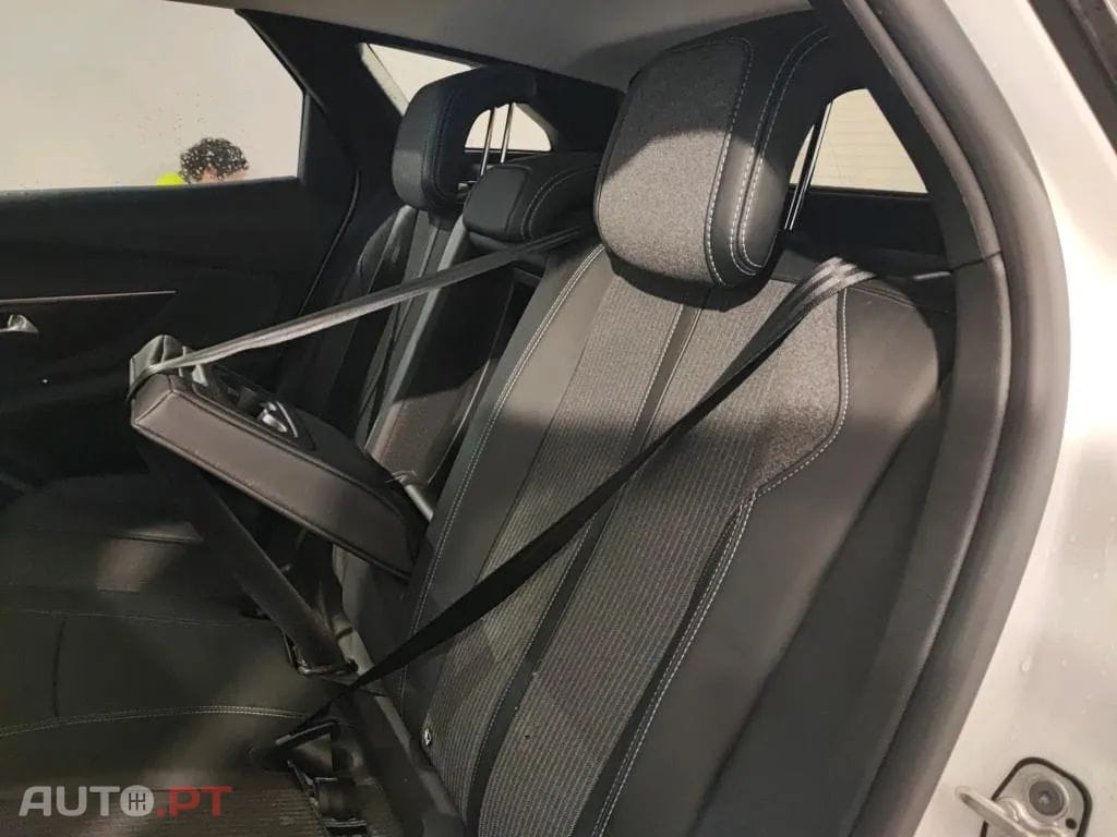 Peugeot 3008 1.6 Hybrid Allure e-EAT8
