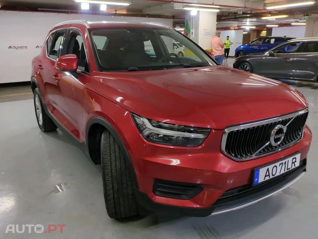 Volvo XC40 1.5 T2 Momentum Plus