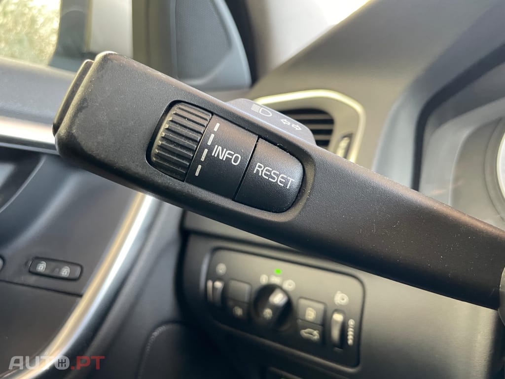 Volvo V60 2.0 D3 R-Design Start/Stop