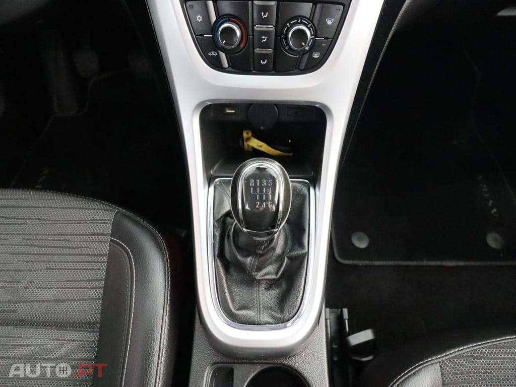 Opel Astra 1.6 CDTi Cosmo S/S J18