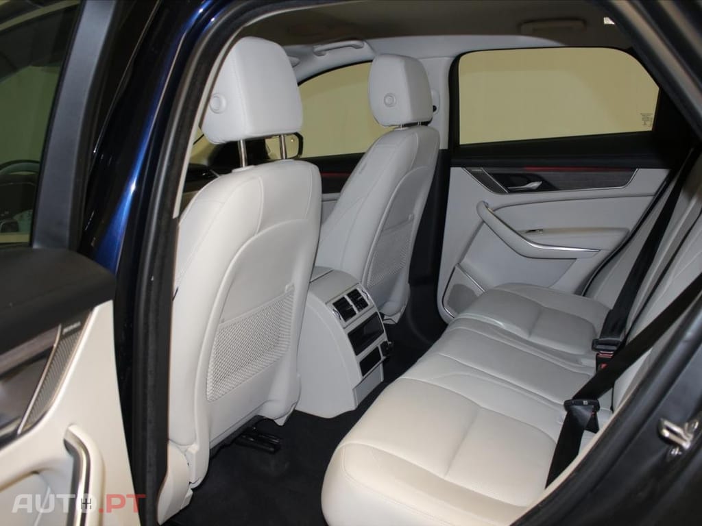Jaguar F-Pace 2.0 P400e AWD