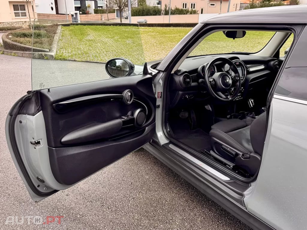 MINI Cooper Cooper SD Auto