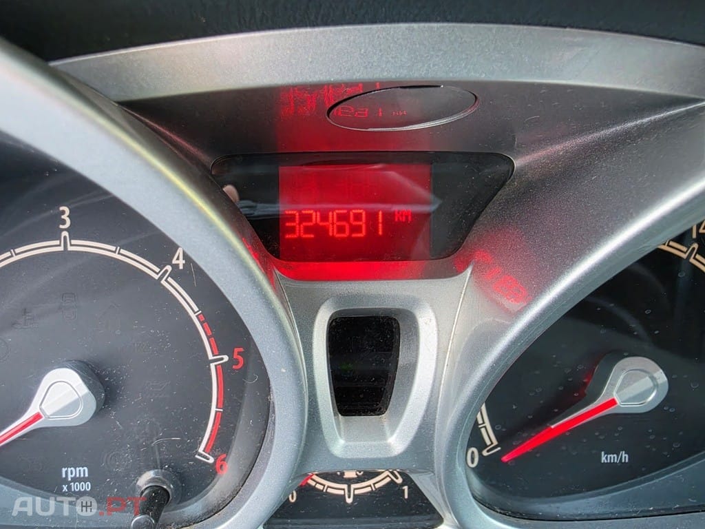 Ford Fiesta 1.4 TDCi Titanium — fotografia 11