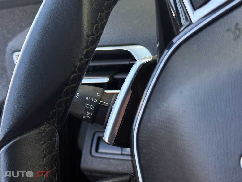 Peugeot 3008 1.6 Hybrid Allure e-EAT8