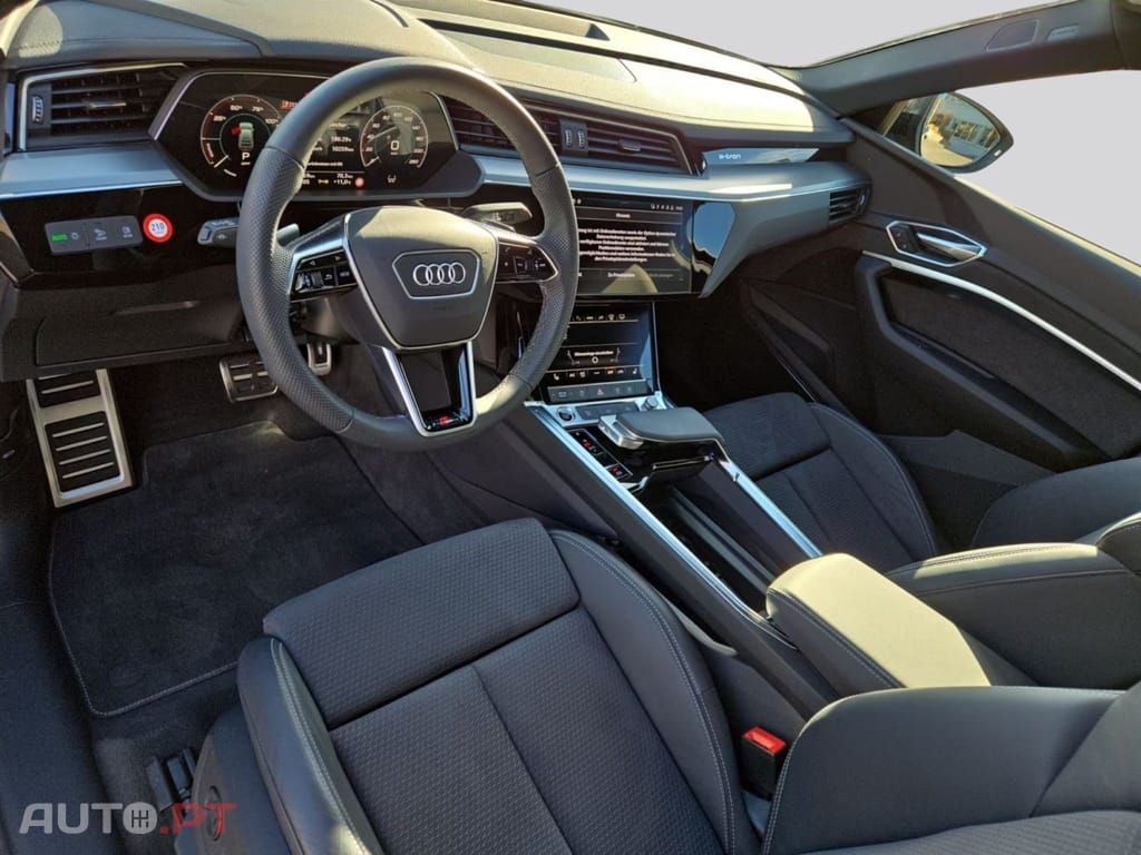 Audi Q8 E-Tron I.V.A DEDUTIVEL 55 S line