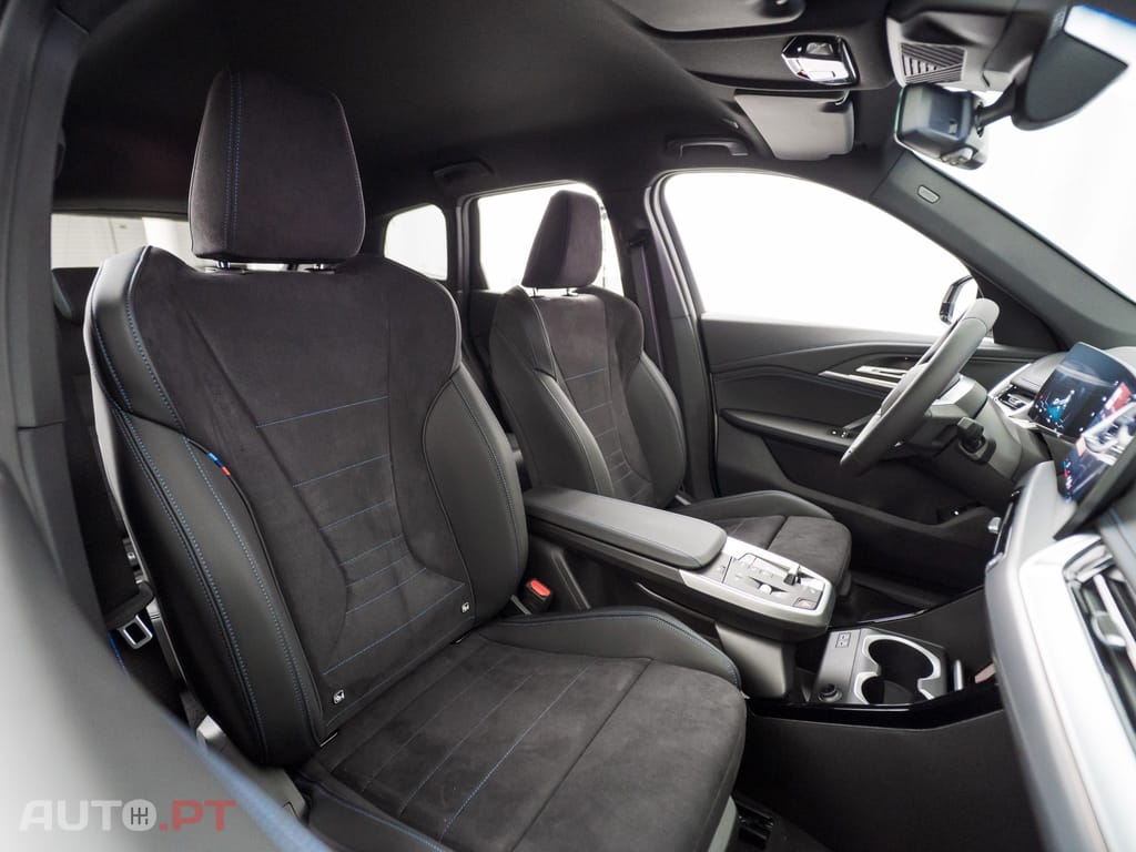 BMW iX1 eDrive20 Pack Desportivo M Pro