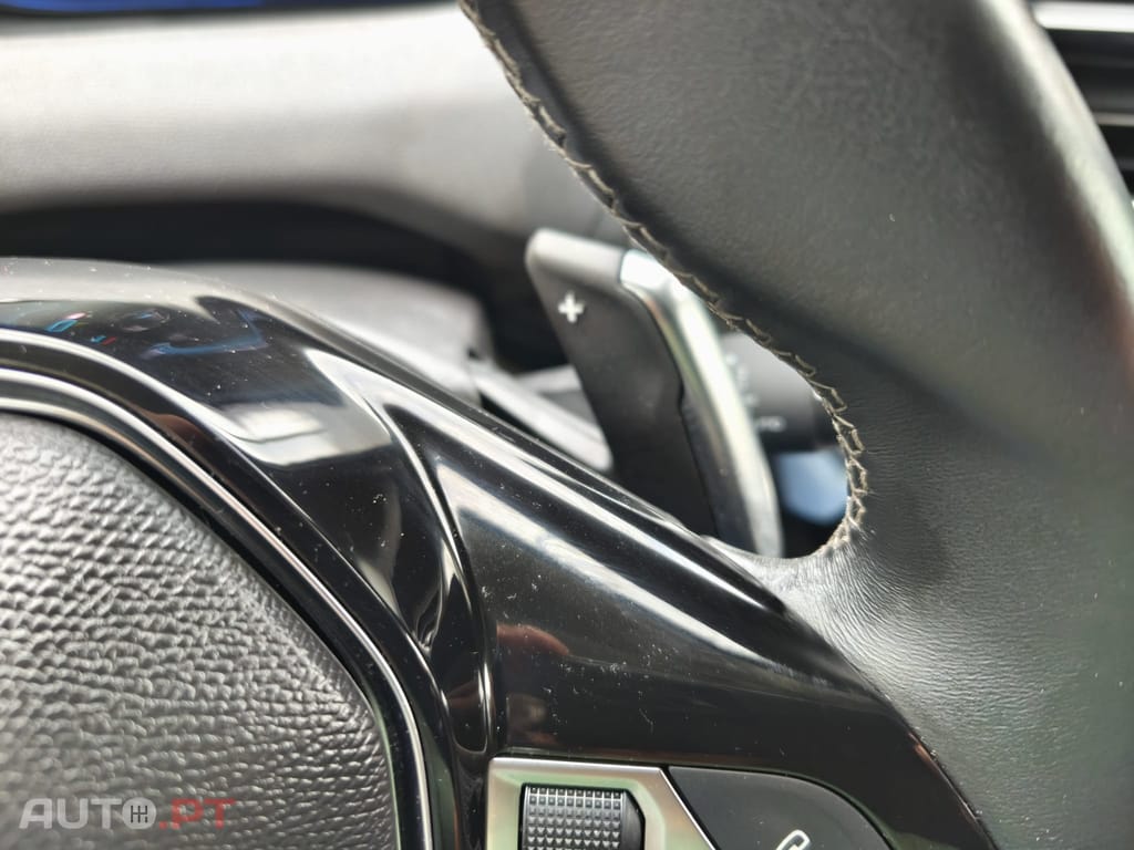 Peugeot 3008 1.6 Hybrid Allure e-AET8
