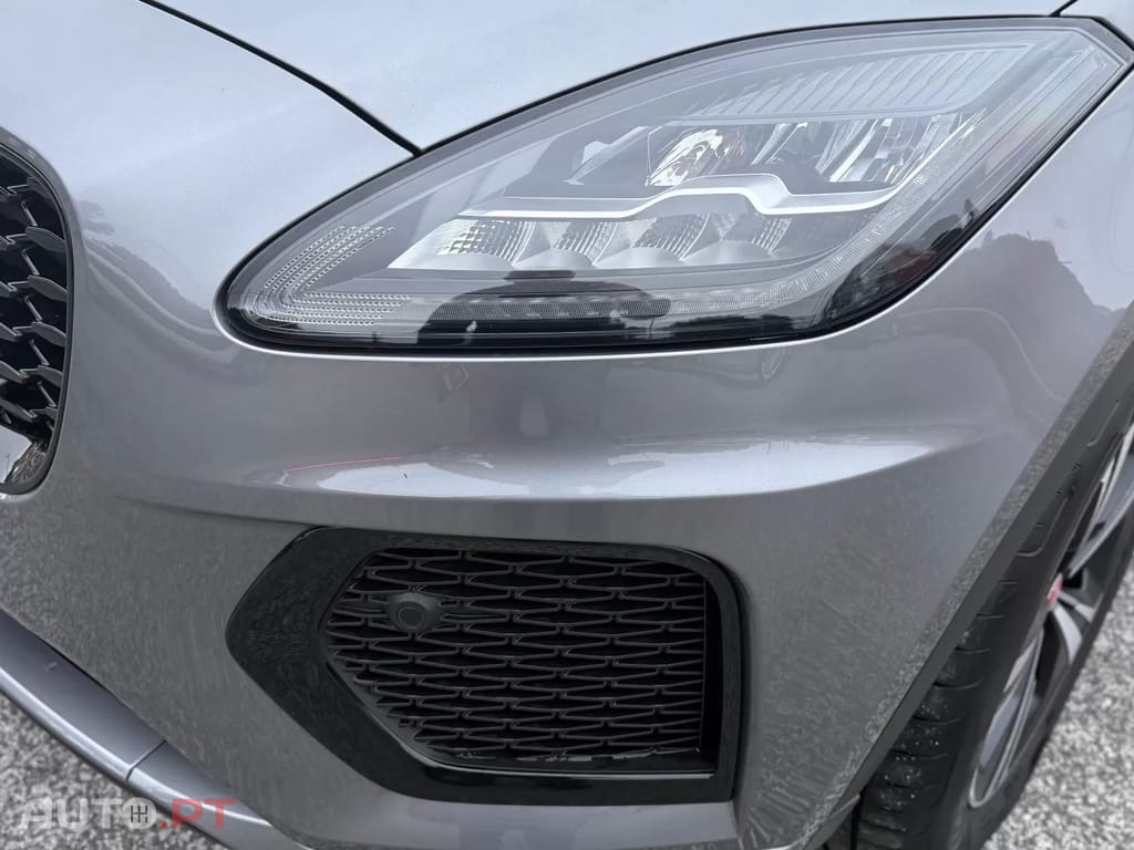 Jaguar E-Pace 1.5 P300e R-Dynamic SE AWD Aut. — fotografia 17