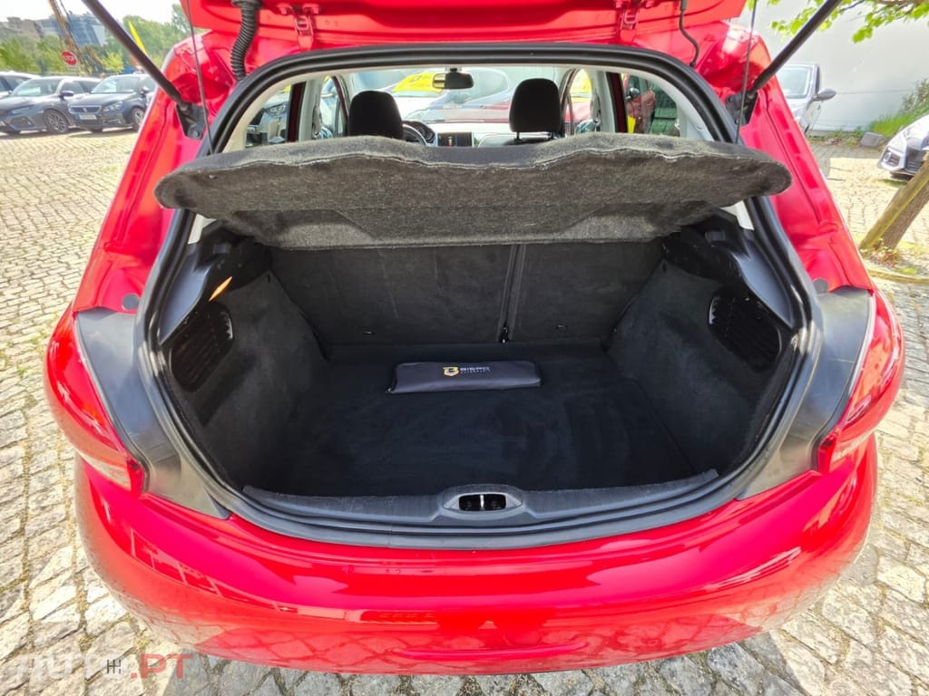 Peugeot 208 1.2 PureTech Signature