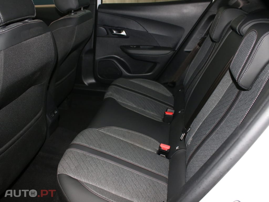 Peugeot 2008 PureTech 100 Allure