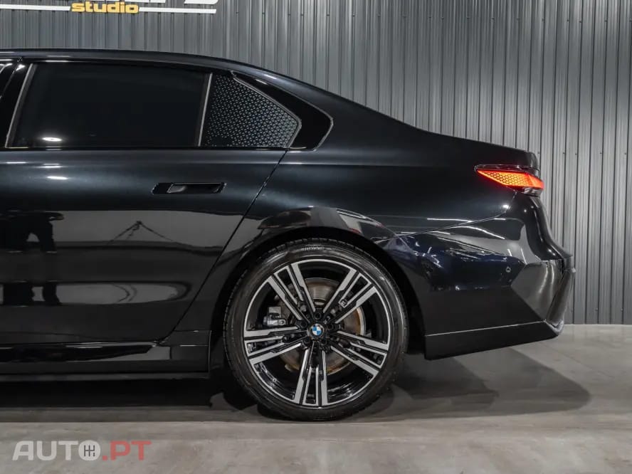 BMW 750 750e xDrive Pack Desportivo M