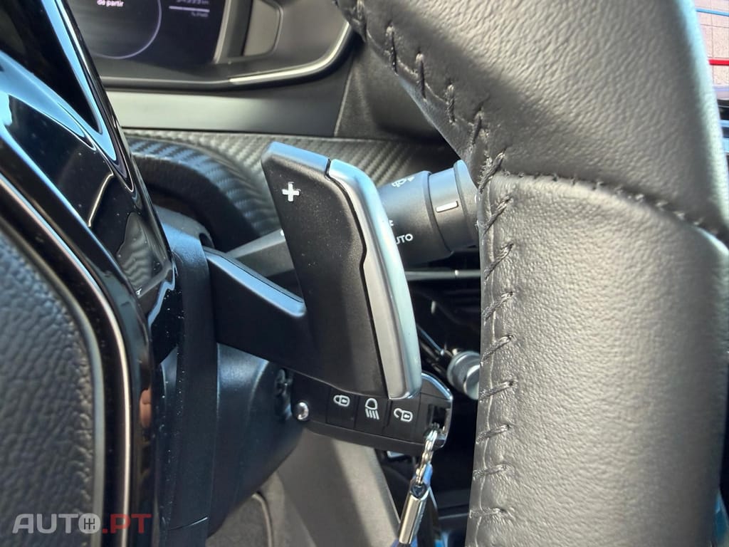 Peugeot 208 1.2 Hybrid Allure e-DCS6