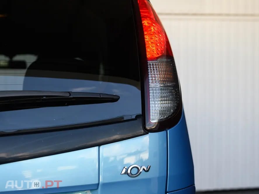 Peugeot iOn Active