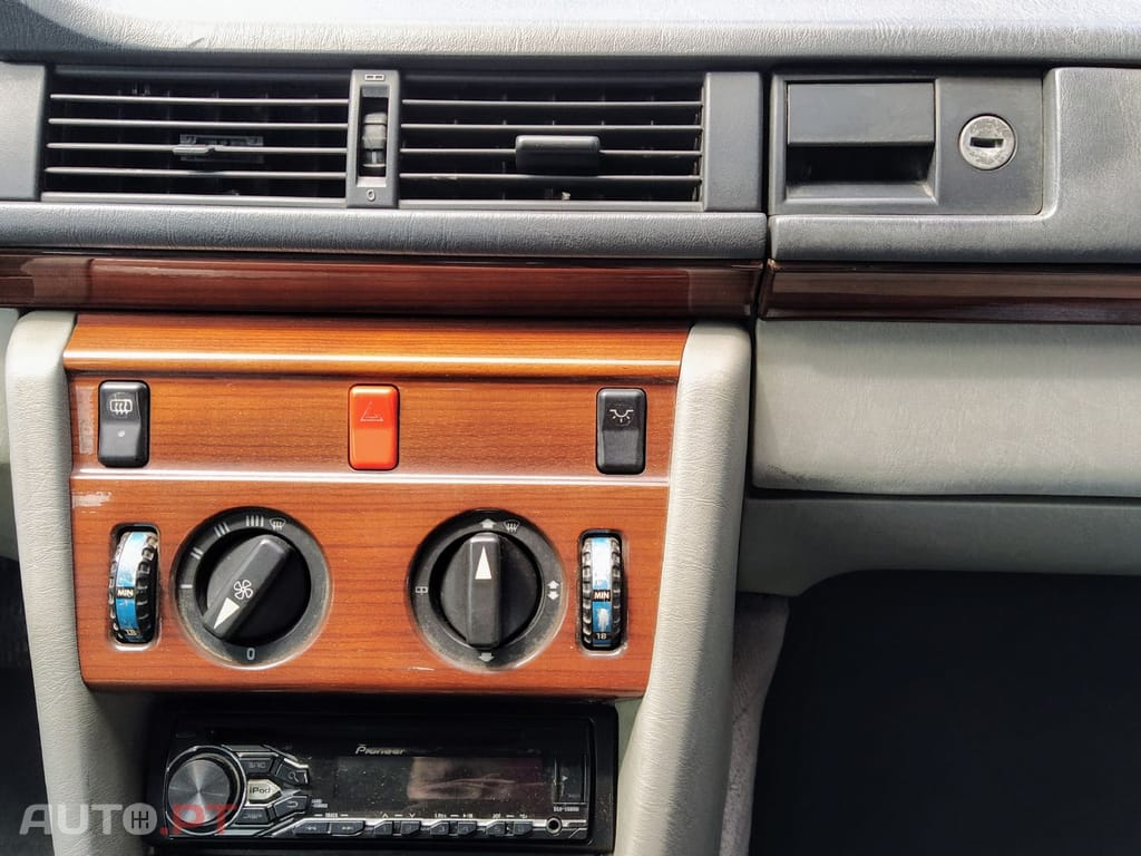 Mercedes-Benz 250 D