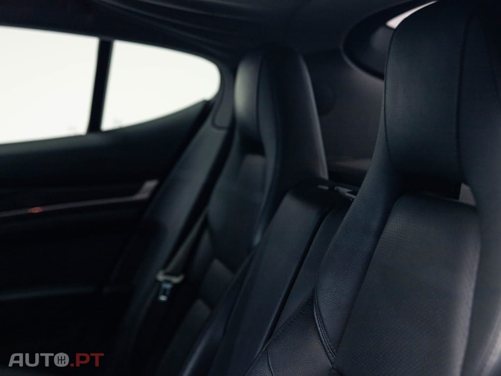 Porsche Panamera Standard