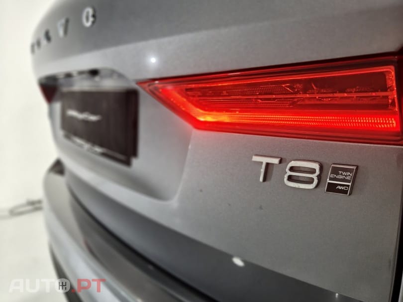 Volvo XC60 2.0 T8 PHEV Momentum Plus AWD