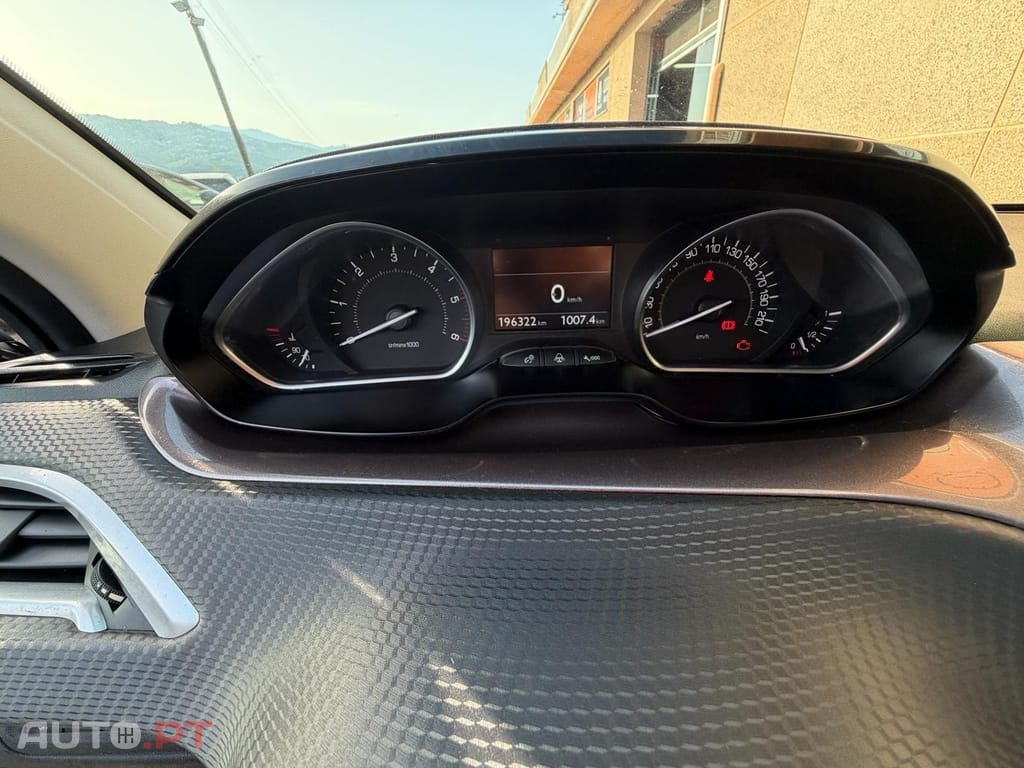 Peugeot 2008 1.6 e-HDi Allure