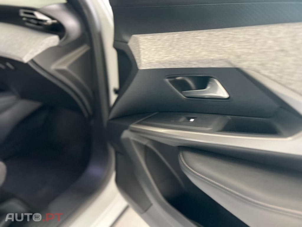 Peugeot 3008 1.2 Hybrid Allure Pack e-DCS6