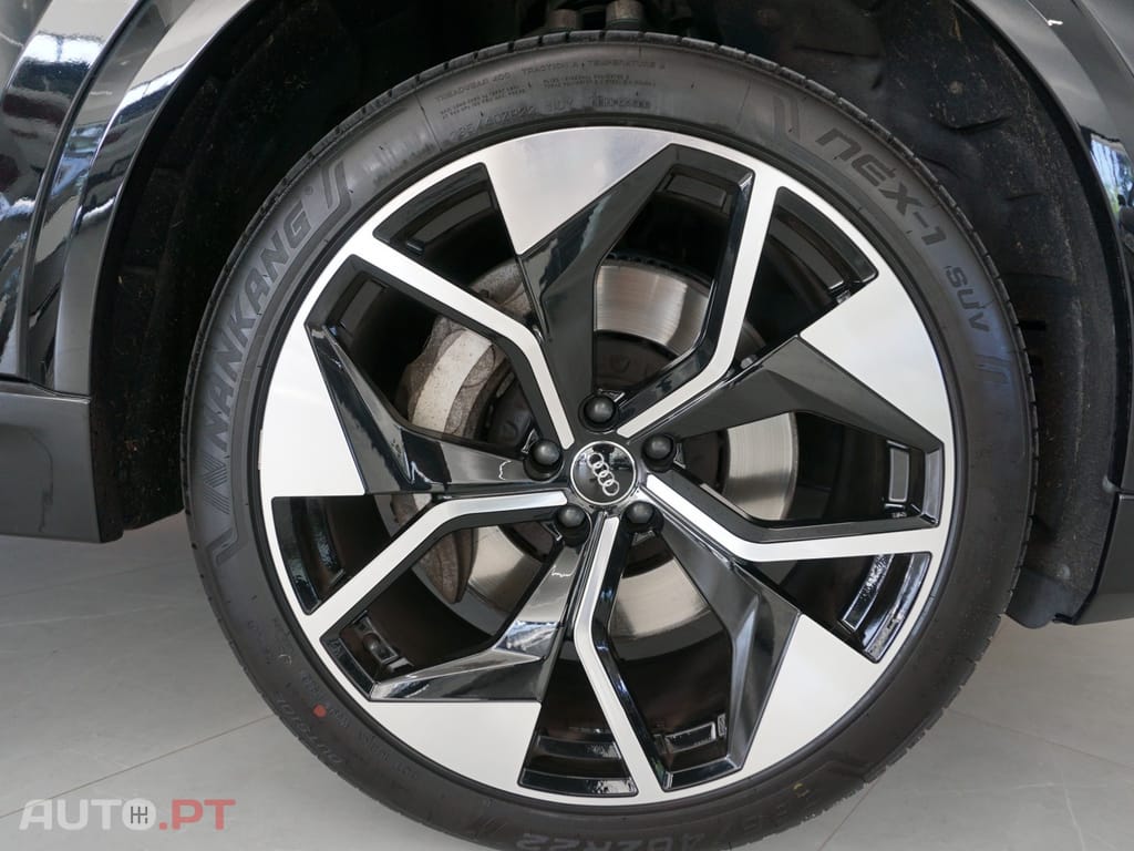 Audi Q8 55 TFSIe quattro Tiptronic competition plus