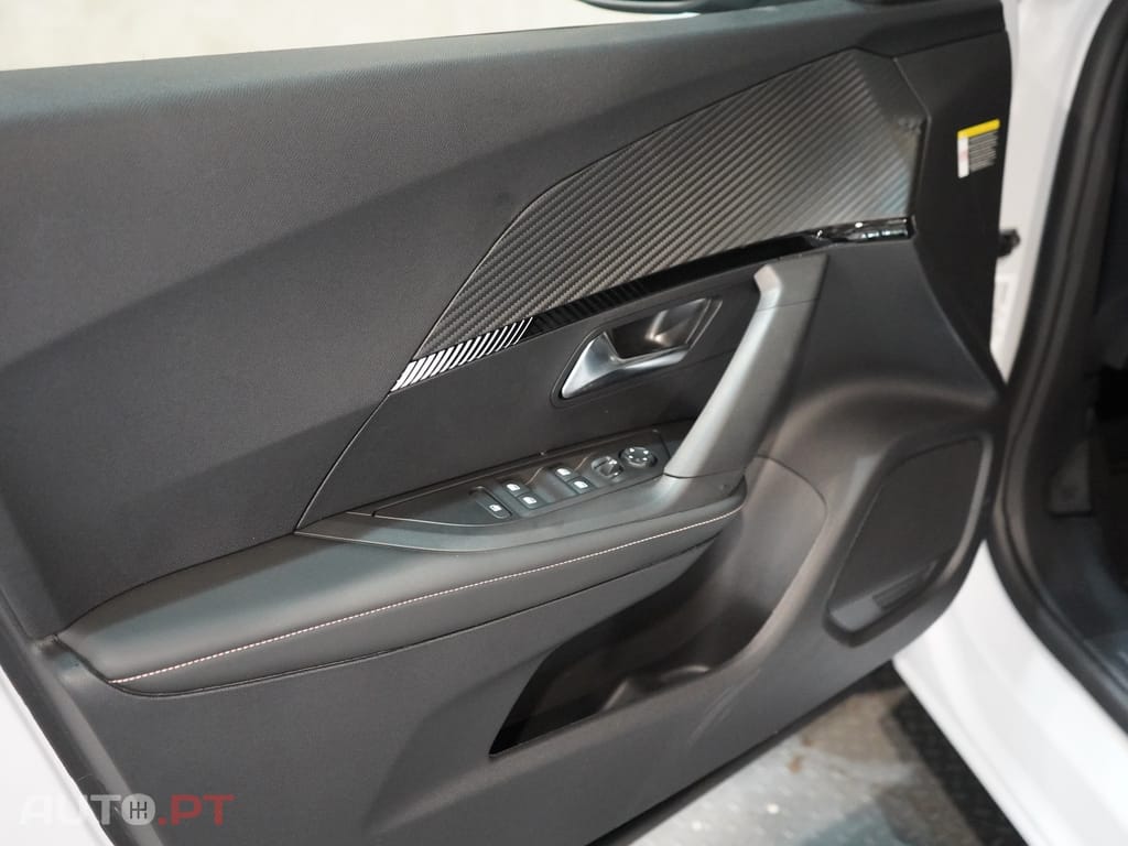 Peugeot 2008 1.2 Hybrid Allure e-DCS6