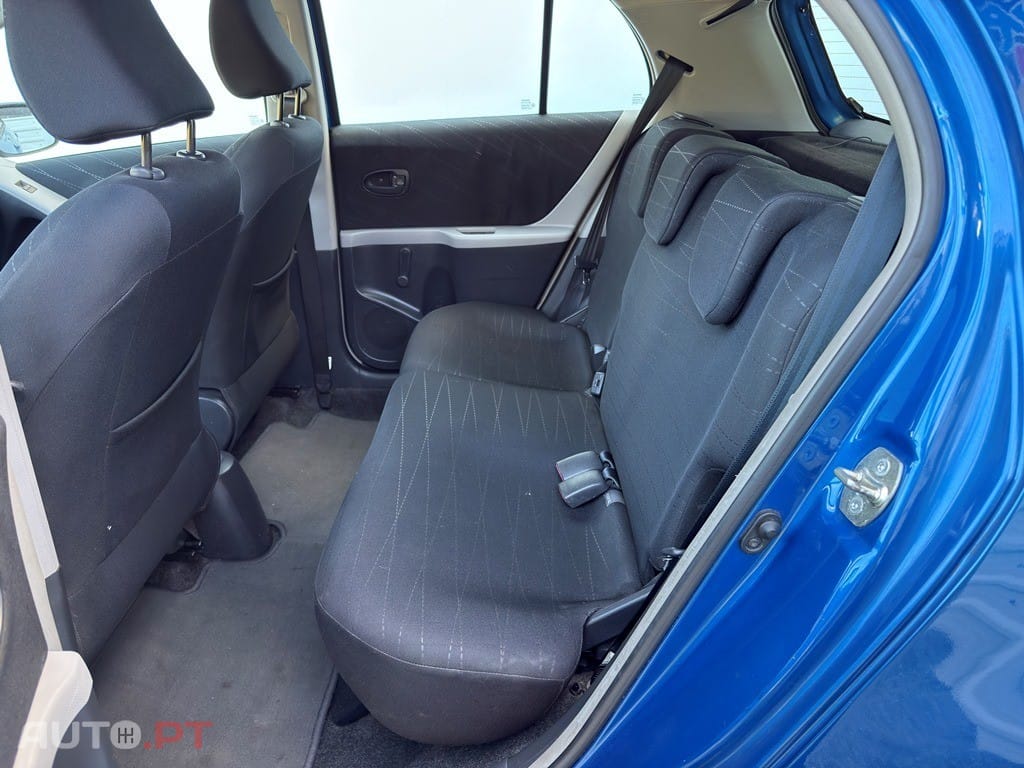 Toyota Yaris 1.0 VVT-i Sol+AC+VSC