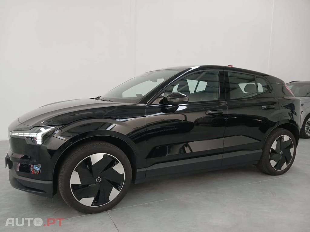 Volvo EX30 69 kWh Single Motor Extended Range Black Edition