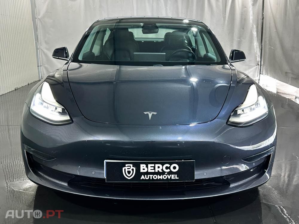 Tesla Model 3 Long-Range Dual Motor AWD — fotografia 2