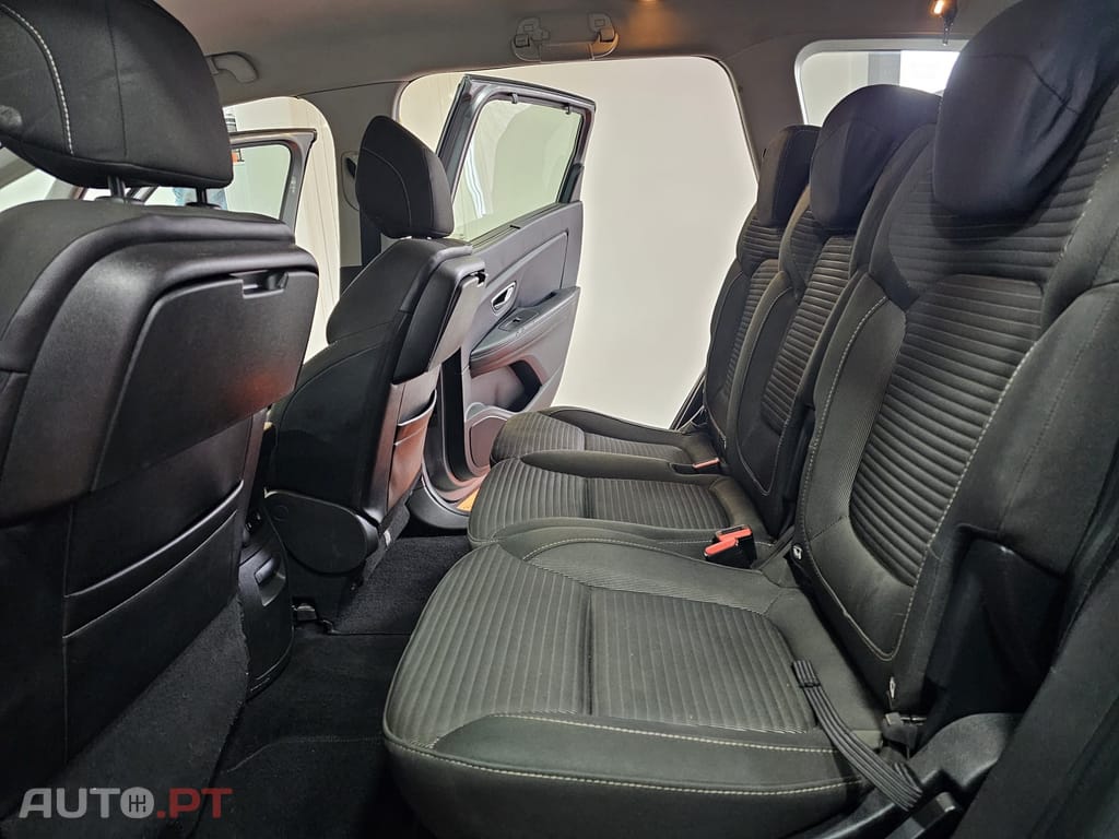 Renault Grand Scénic Outro