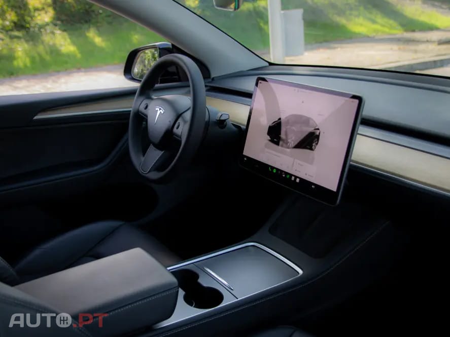 Tesla Model Y RWD — fotografia 45