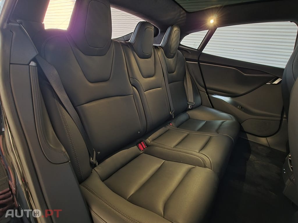 Tesla Model S 100 kWh Long Range Plus AWD