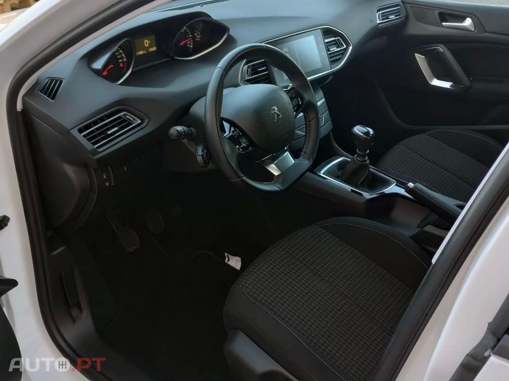 Peugeot 308 1.5 BlueHDi Business Line — fotografia 12