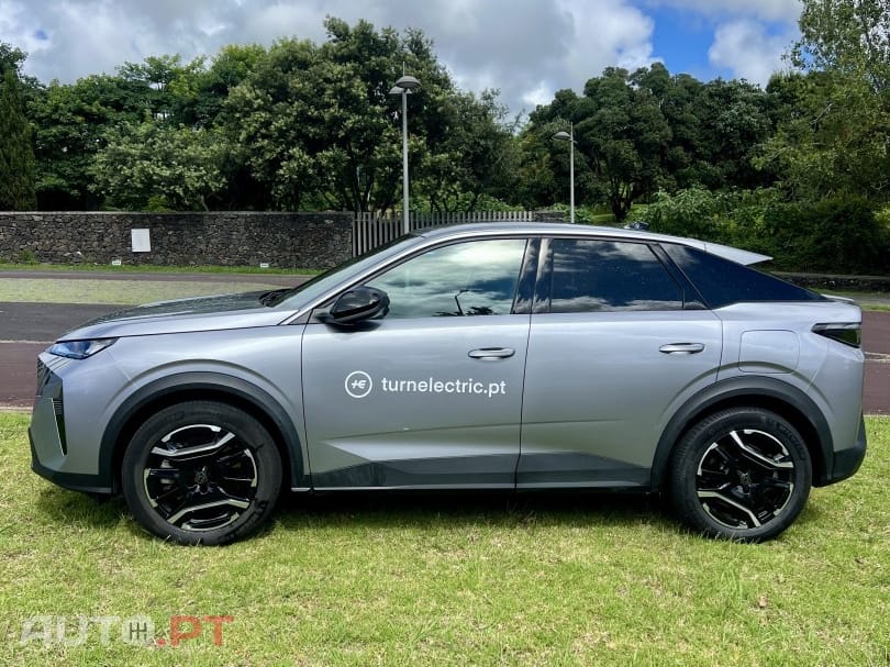 Peugeot e-3008 73 kWh Allure — fotografia 4