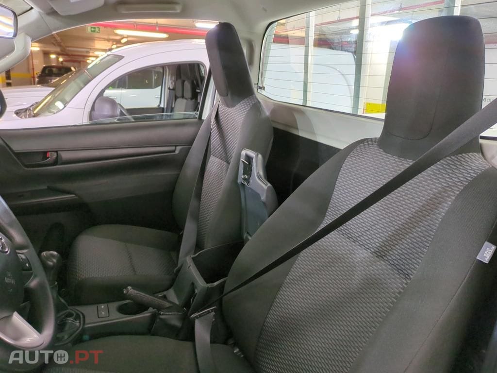 Toyota Hilux 2.4 D-4D 2WD CE CM