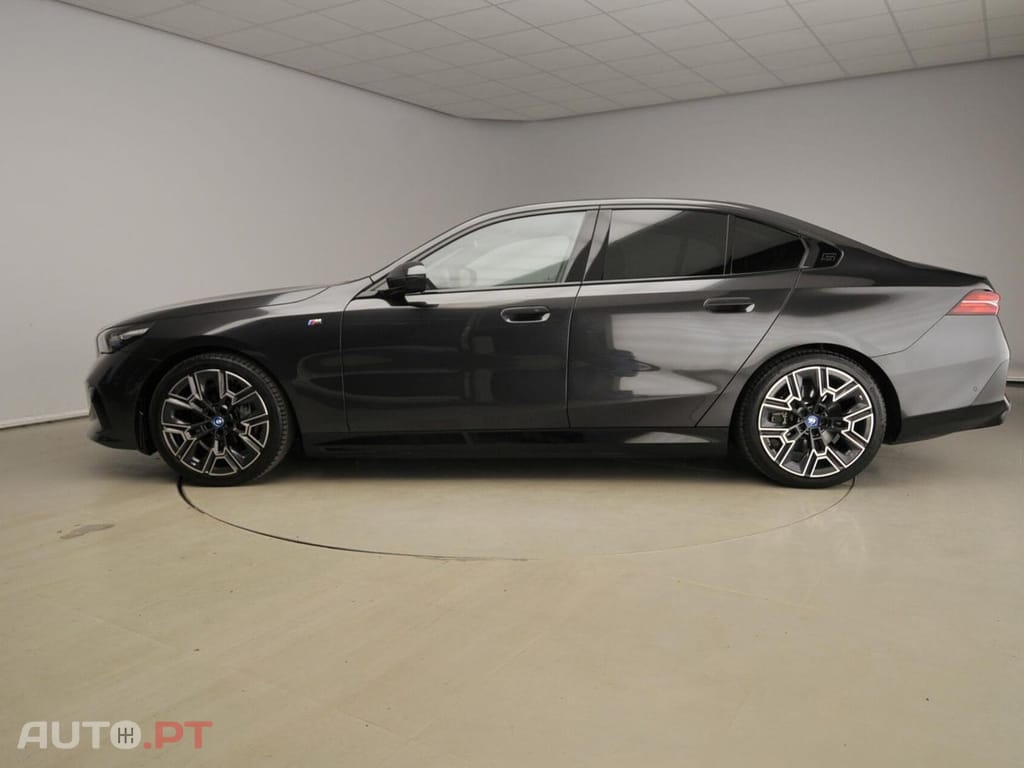 BMW i5 eDrive40